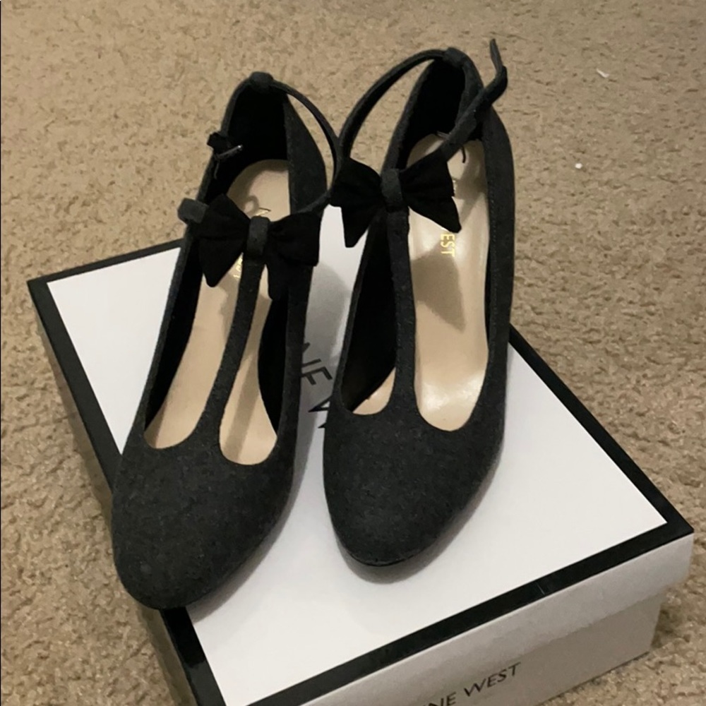 Gray heels with bow detail